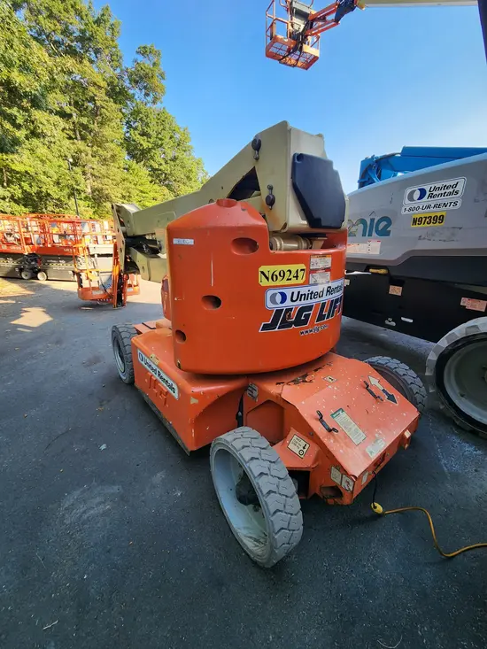 2011 JLG E400AJPN Articulating Boom Lift