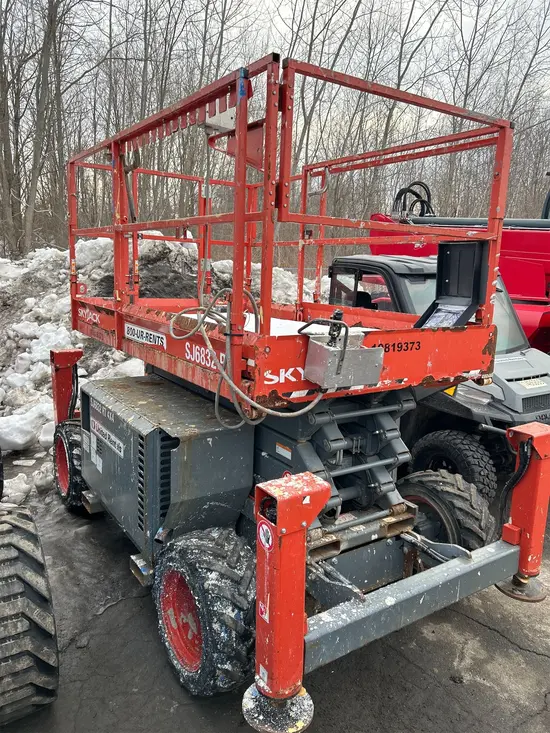 2018 Skyjack SJ6832RT Rough Terrain Scissor Lift