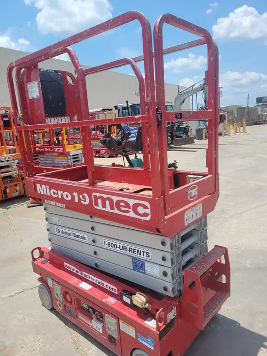 2018 MEC MICRO 19 Scissor Lift