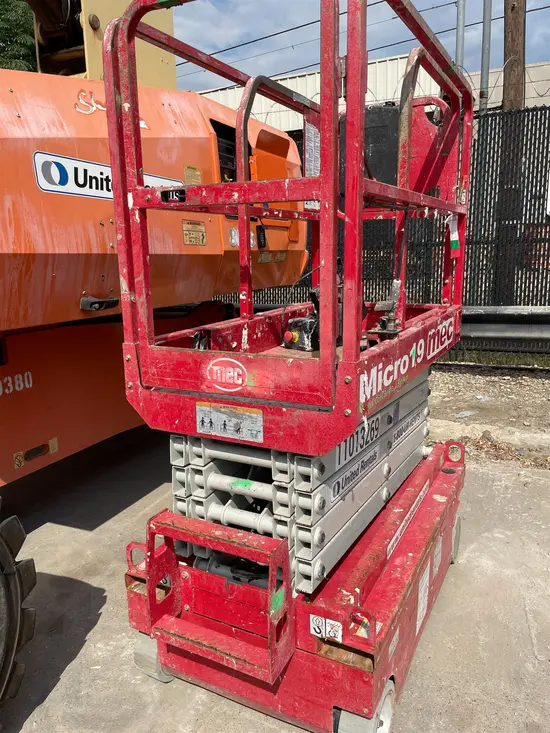 2019 MEC MICRO 19 Scissor Lift