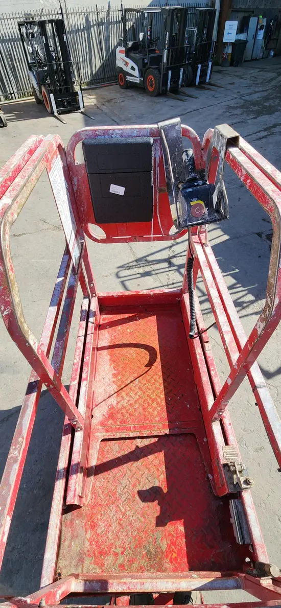 2018 MEC 1330SE Scissor Lift
