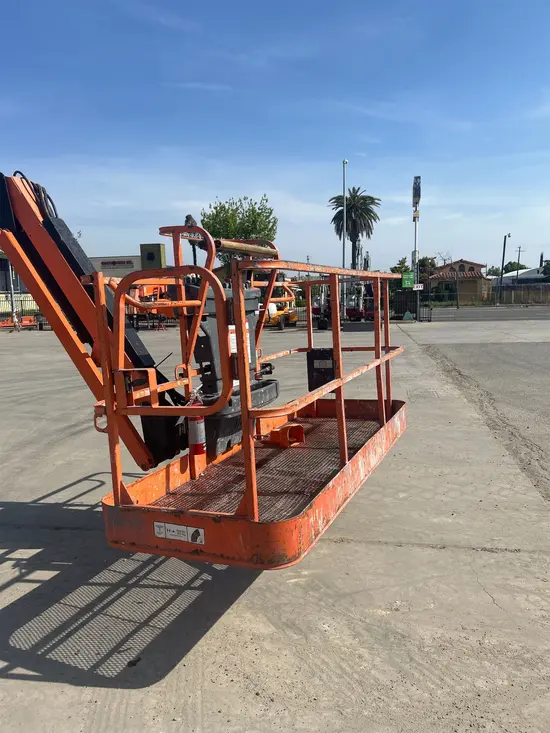 2017 JLG 800AJ Articulating Boom Lift