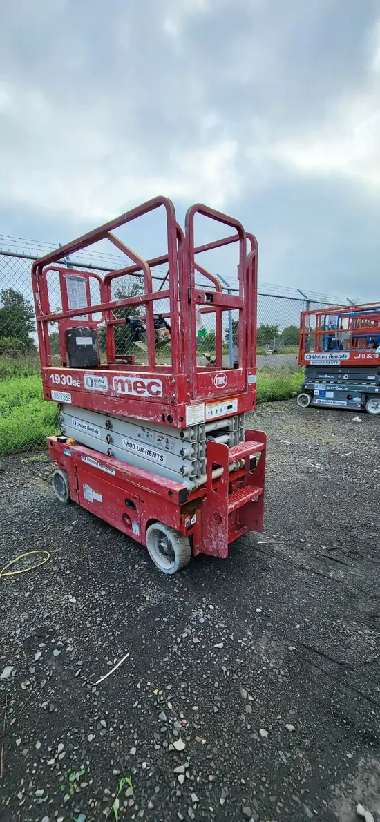 2018 MEC 1930SE Scissor Lift