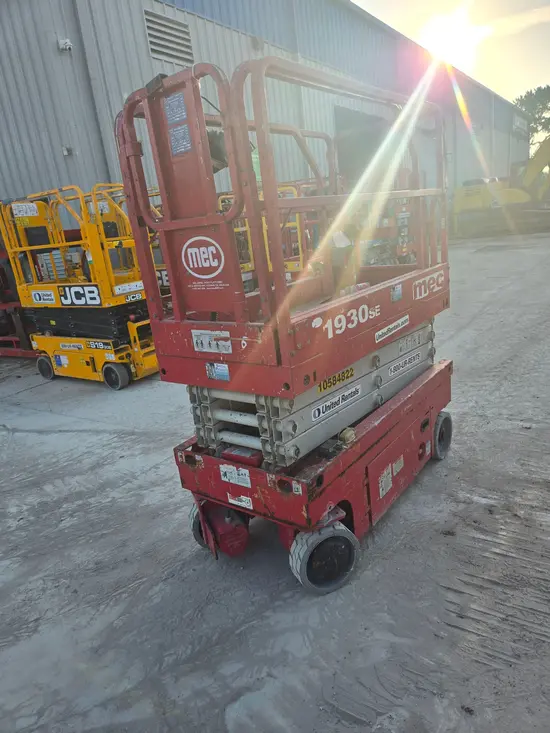 2017 MEC 1930SE Scissor Lift