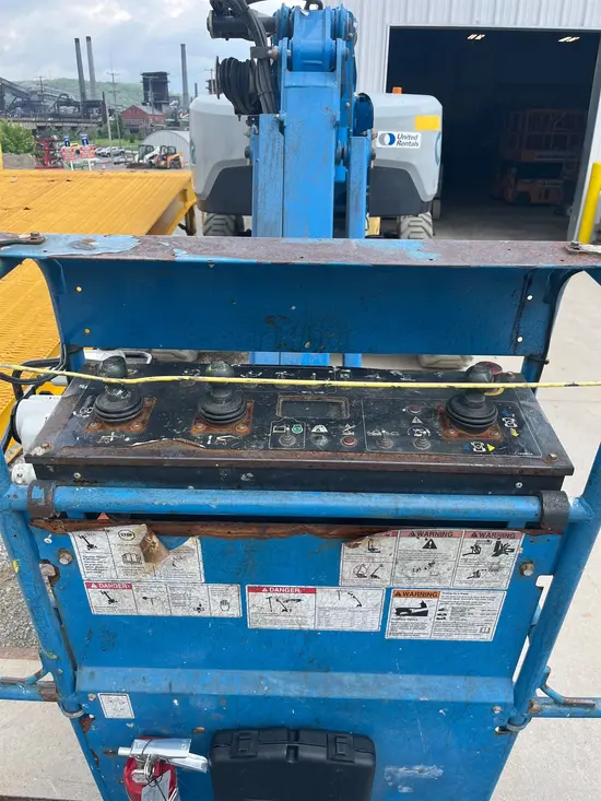 2017 Genie Z-60/37FE Articulating Boom Lift