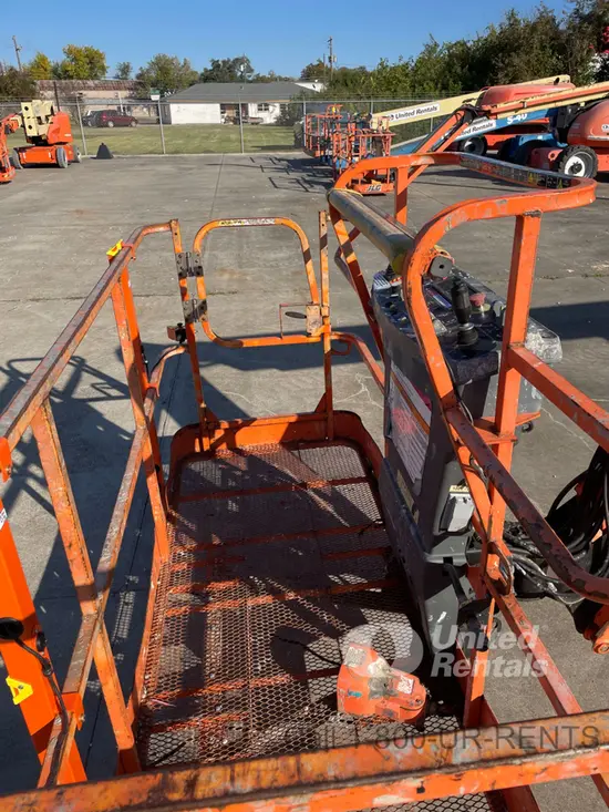 2017 JLG 800AJ Articulating Boom Lift