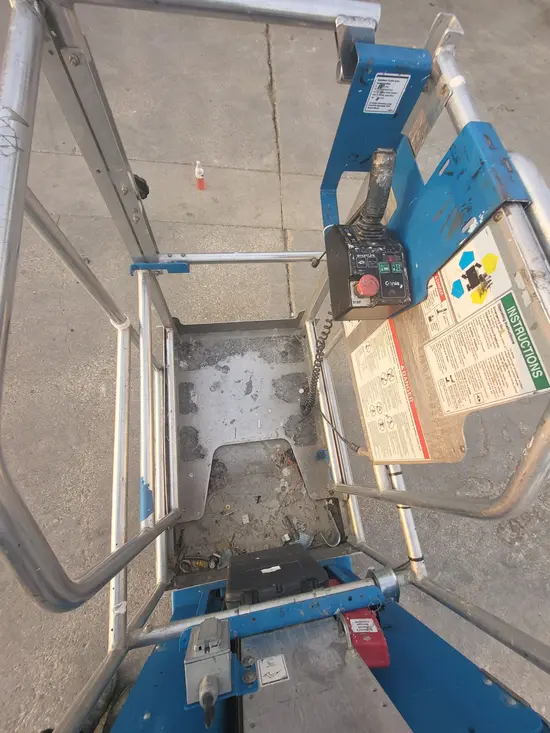 2017 Genie GR-20 Self-Propelled One-Person Lift