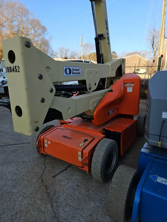 2016 JLG E400AJPN Articulating Boom Lift