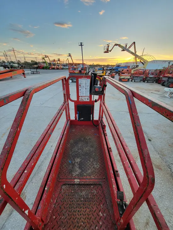 2017 MEC 1930SE Scissor Lift