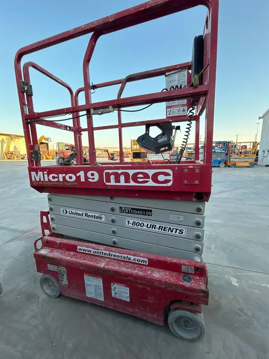 2019 MEC MICRO 19 Scissor Lift