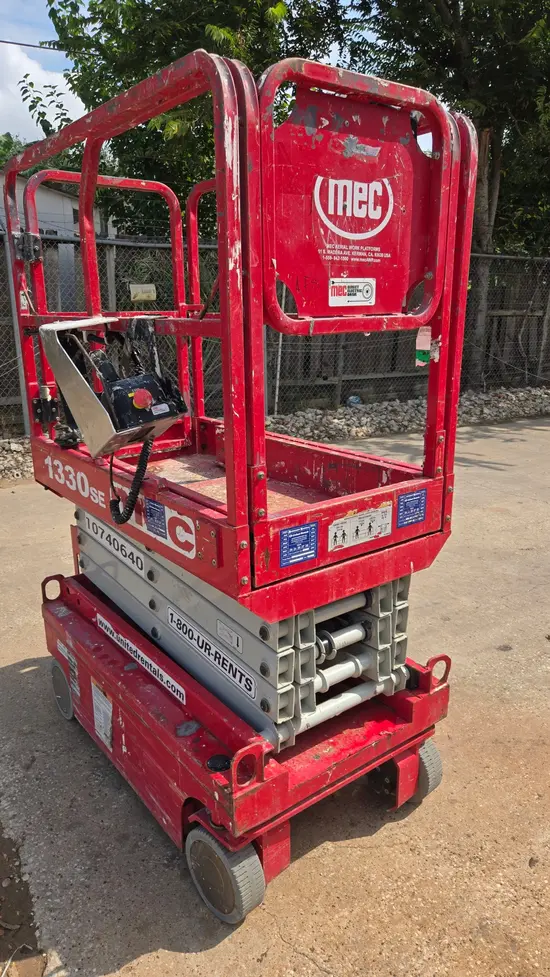 2018 MEC 1330SE Scissor Lift