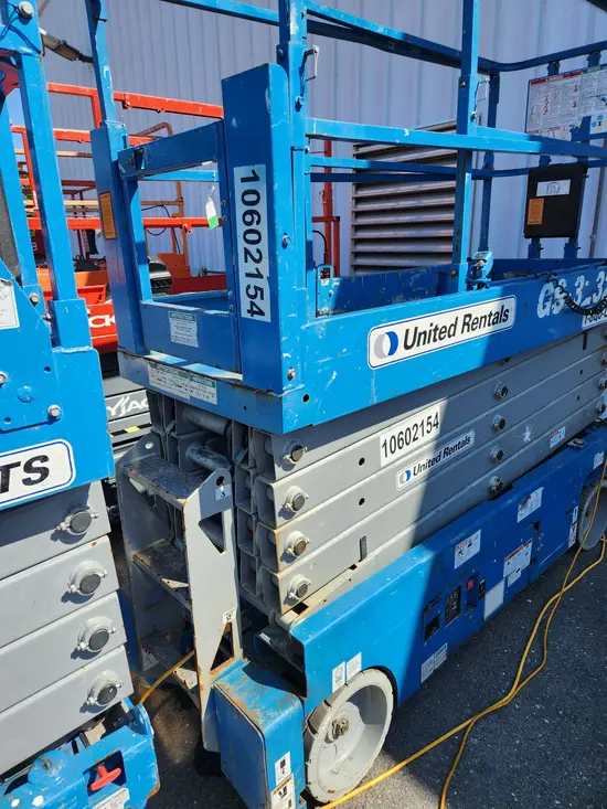 2017 Genie GS-3232 Scissor Lift