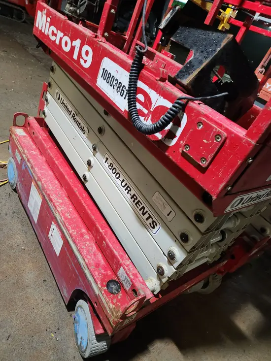 2018 MEC MICRO 19 Scissor Lift
