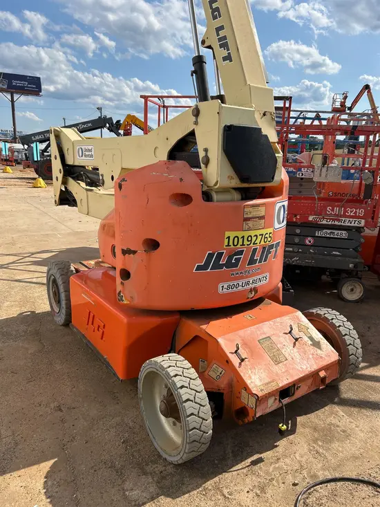 2013 JLG E400AJPN Articulating Boom Lift