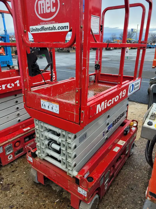 2018 MEC MICRO 19 Scissor Lift