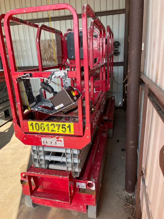 2017 MEC 1330SE Scissor Lift