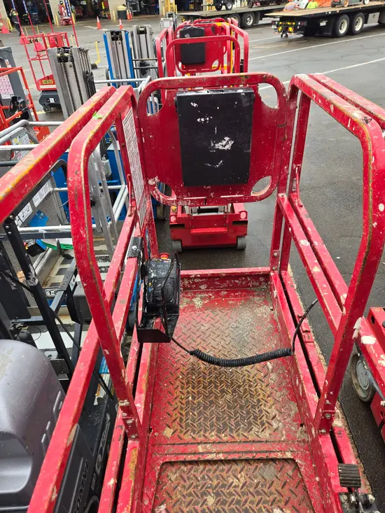 2018 MEC MICRO 19 Scissor Lift