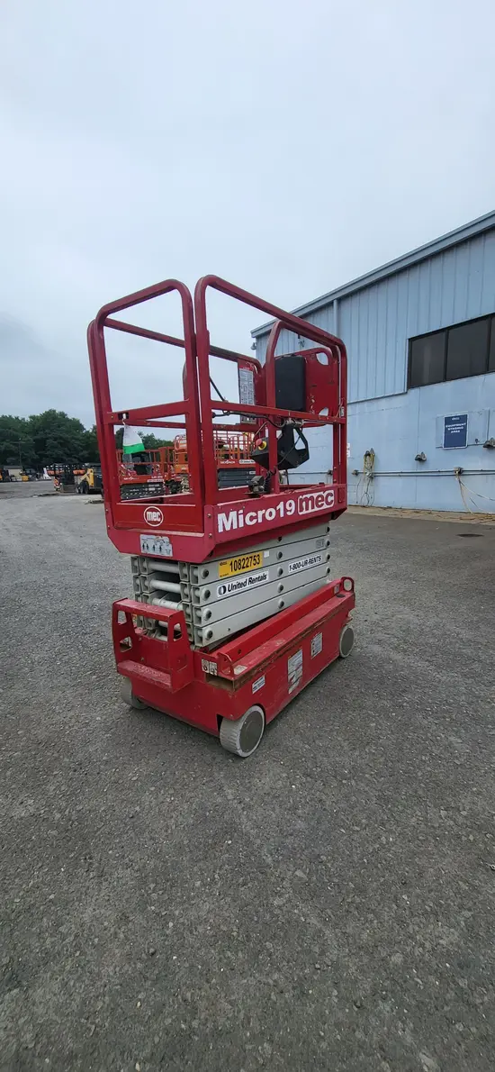 2018 MEC MICRO 19 Scissor Lift