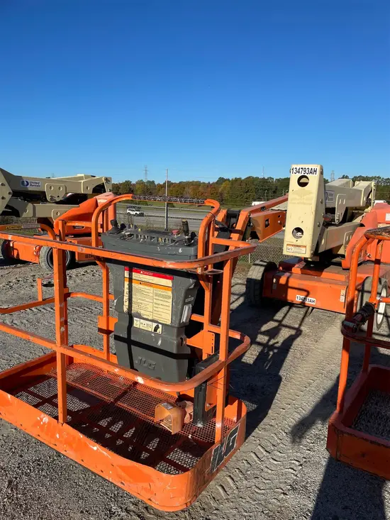 2014 JLG E450AJ Articulating Boom Lift