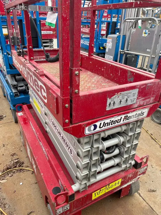 2018 MEC MICRO 19 Scissor Lift