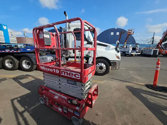 2018 MEC MICRO 19 Scissor Lift