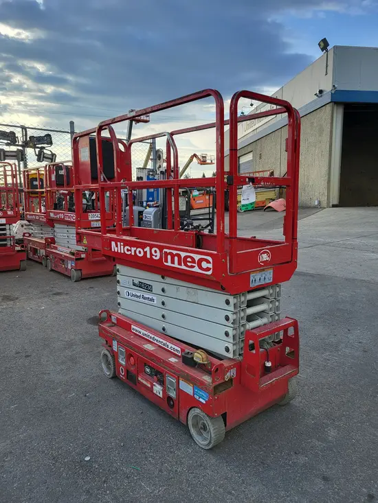 2018 MEC MICRO 19 Scissor Lift