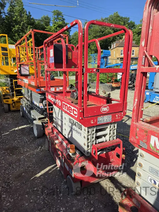 2018 MEC MICRO 19 Scissor Lift