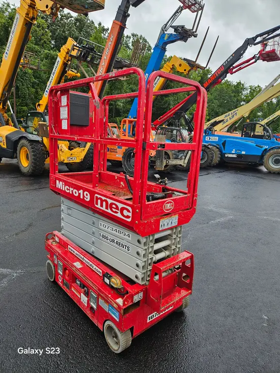 2018 MEC MICRO 19 Scissor Lift