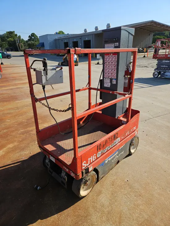 2017 Skyjack SJ16 Self-Propelled One-Person Lift