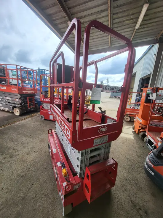 2018 MEC MICRO 19 Scissor Lift