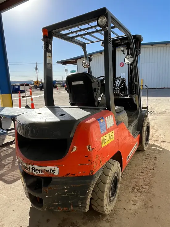 2018 Toyota 8FDU30 Warehouse Forklift