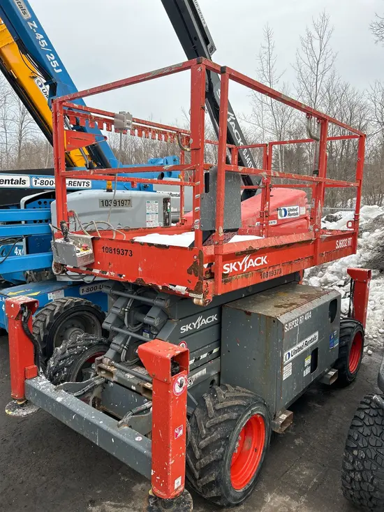 2018 Skyjack SJ6832RT Rough Terrain Scissor Lift