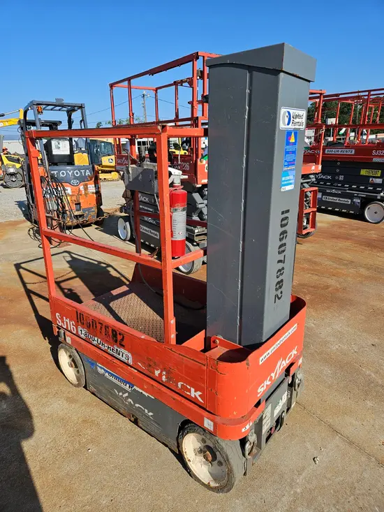 2017 Skyjack SJ16 Self-Propelled One-Person Lift