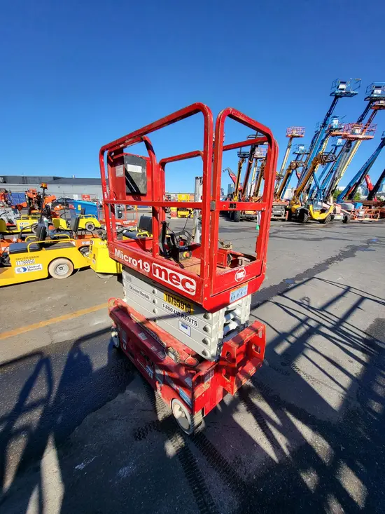 2018 MEC MICRO 19 Scissor Lift
