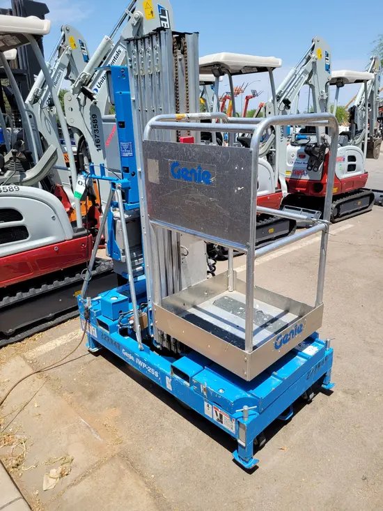 2018 Genie IWP-25S DC Pusharound Lift
