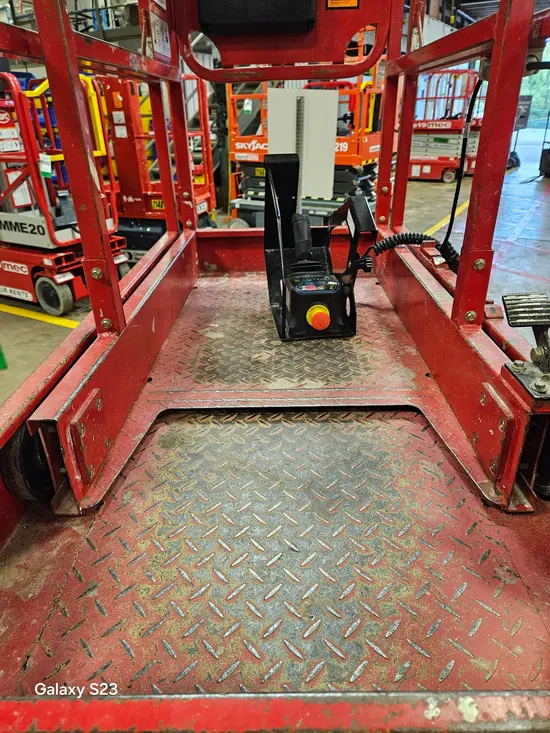 2018 MEC MICRO 19 Scissor Lift