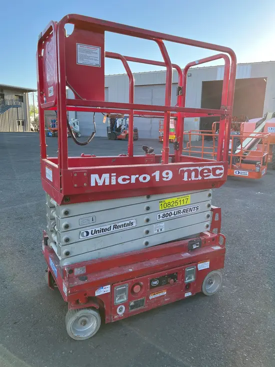 2018 MEC MICRO 19 Scissor Lift