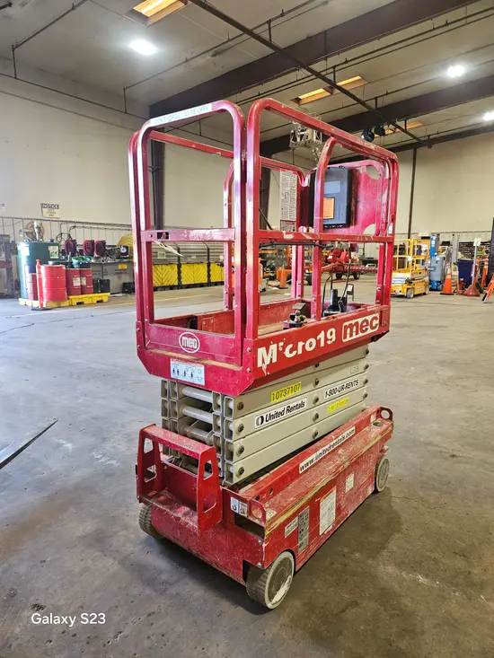 2018 MEC MICRO 19 Scissor Lift