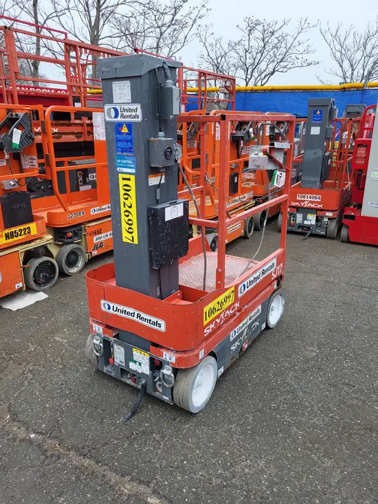 2017 Skyjack SJ12 Self-Propelled One-Person Lift