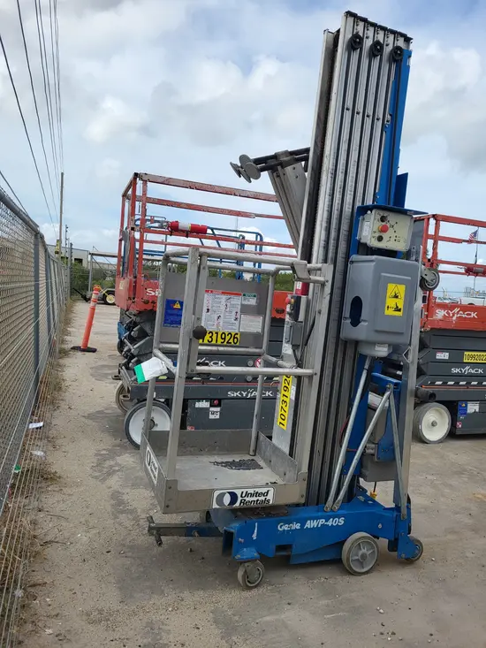 2018 Genie AWP-40SDC Pusharound Lift