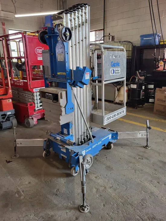 2018 Genie AWP-30SDC Pusharound Lift