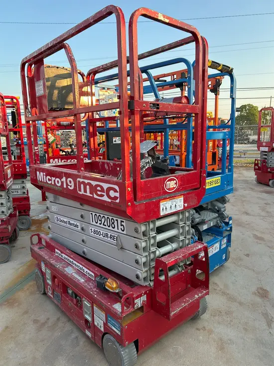 2019 MEC MICRO 19 Scissor Lift