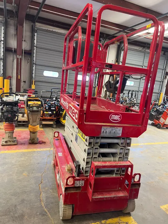 2018 MEC MICRO 19 Scissor Lift