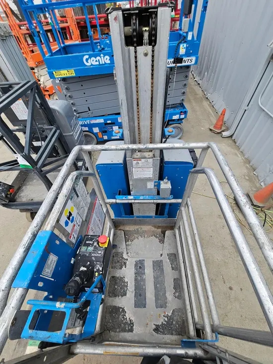 2017 Genie GR-20 Self-Propelled One-Person Lift
