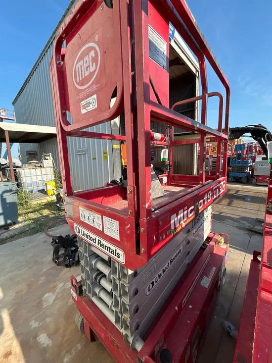 2019 MEC MICRO 19 Scissor Lift