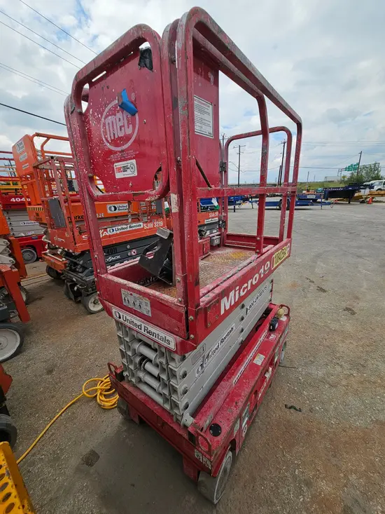 2018 MEC MICRO 19 Scissor Lift