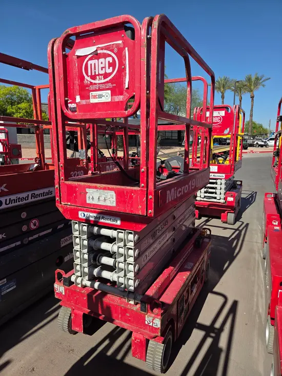2018 MEC MICRO 19 Scissor Lift