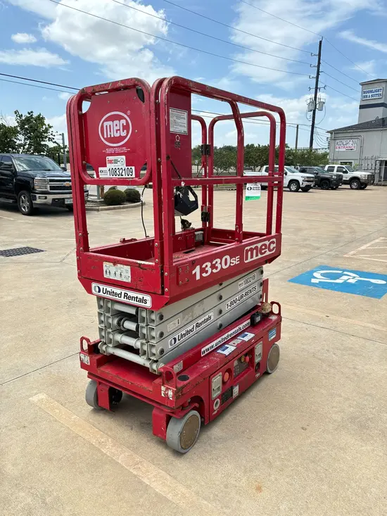2018 MEC 1330SE Scissor Lift