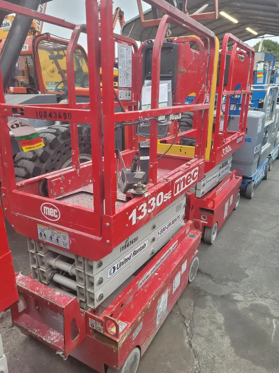 2018 MEC 1330SE Scissor Lift