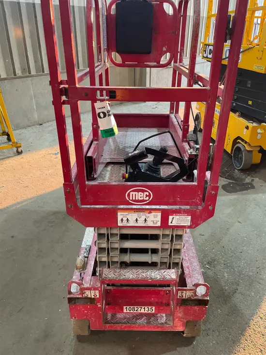 2018 MEC MICRO 19 Scissor Lift